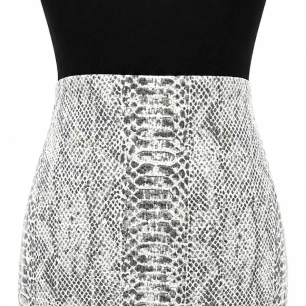 Ann Taylor Womens Straight Pencil Skirt Size 4 White Reptile Print Knit - Picture 3 of 12